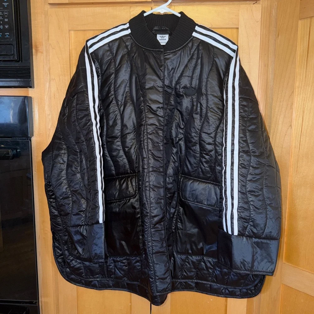 Adidas originals Women's Black Quilted Jacket. One size - Picture 4 of 7